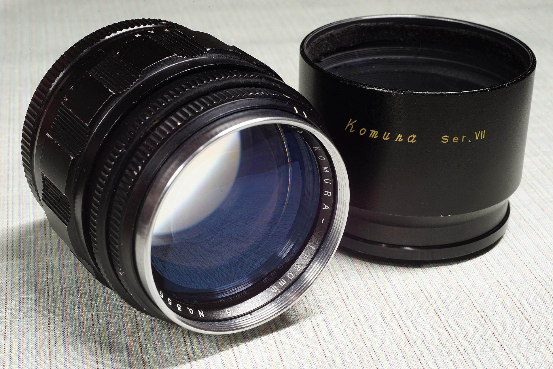 レンズメーカーの意欲作 ／ コムラー KOMURA 80mm f1.8 - koiWide
